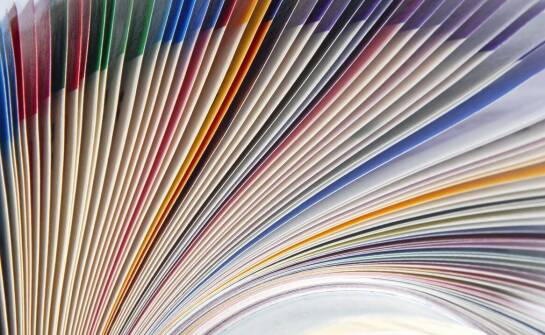 Jak uszlachetnienia wpływają na wygląd i trwałość folderów reklamowych?