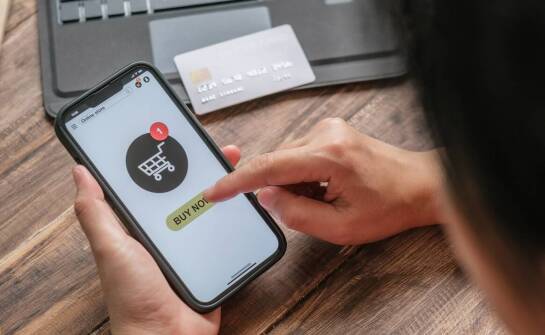 Porównywanie produktów online: jak pliki cookies mogą pomóc klientom?