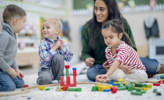 Jak niepubliczne przedszkole Bełchatów integruje dzieci z różnorodnymi potrzebami edukacyjnymi?