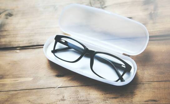 Dlaczego warto wybierać okulary z antyrefleksem podczas zakupów online?