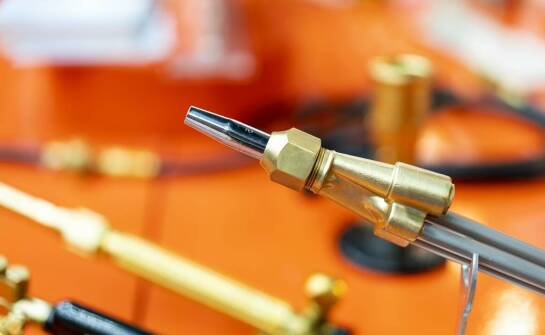 Jak powłoki fluoropolimerowe wpływają na bezpieczeństwo użytkowania sprzętu?