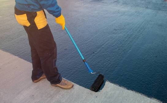 Wpływ promieniowania UV na trwałość malowanych dachów