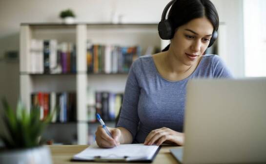Czy studia będą online – jakie innowacje wprowadzają w edukacji?