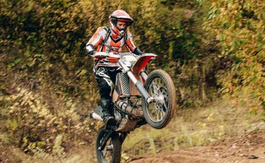 Wybór spodni enduro na długie trasy – co warto wiedzieć?