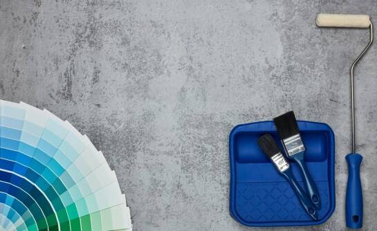 Farby do drewna – jak wybrać najlepsze produkty z hurtowni?