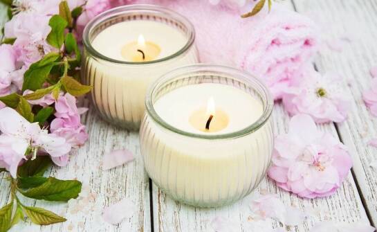 Jakie zapachy inspirowane perfumami są najpopularniejsze w świecach sojowych?