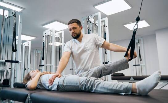 Jak ortopeda z Krosno pomaga w rehabilitacji po operacjach?