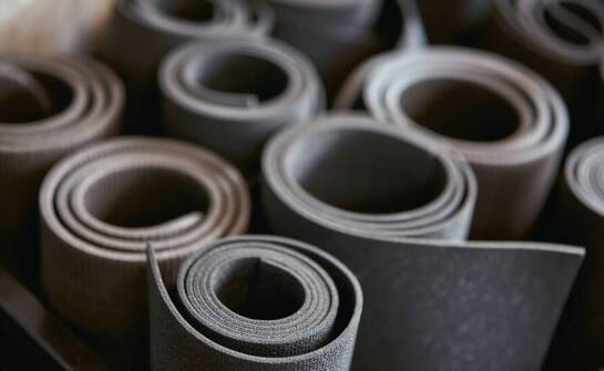 Właściwości izolacyjne mat kauczukowych a ich zastosowanie w systemach grzewczych i chłodniczych