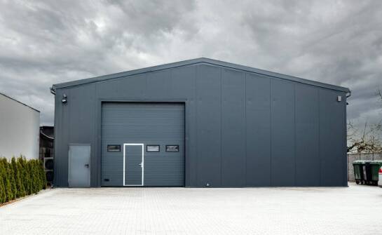 Jak wynajem hal wpływa na elastyczność operacyjną przedsiębiorstw?