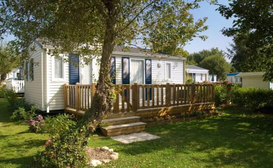 Czy domki angielskie całoroczne są ekologiczne?