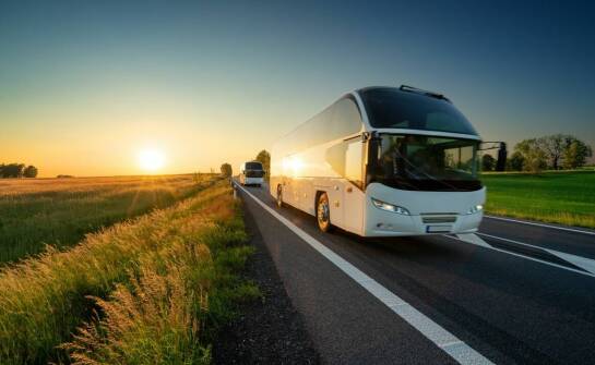 Wynajem busów dla turystów – co oferujemy odwiedzającym Krosno?