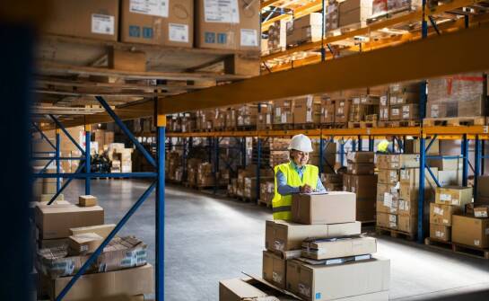 Jak operator logistyczny ecommerce zapewnia terminowość dostaw?