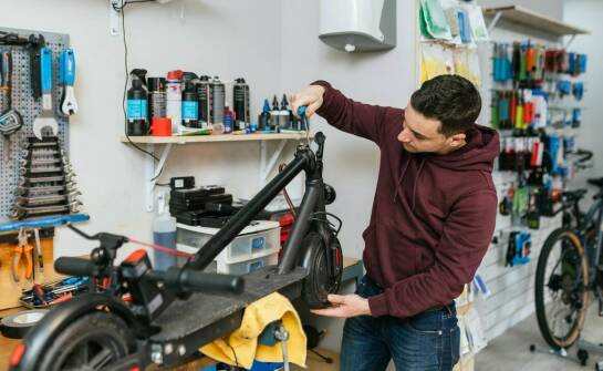 Wymiana opony w hulajnodze elektrycznej – jakie błędy unikać?