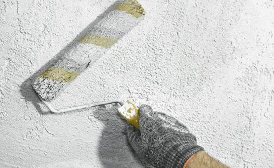Znaczenie preparatów gruntujących w systemach dekoracyjnych do elewacji