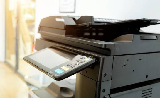 Urządzenia wielofunkcyjne do biura – jakie innowacje technologiczne warto znać?