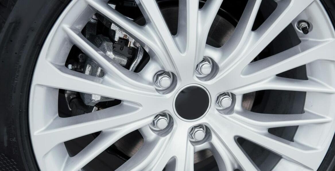 Dlaczego warto zainwestować w felgi aluminiowe bmw z certyfikatem TUV?