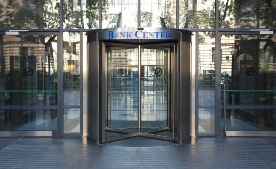 Drzwi zewnętrzne w systemach inteligentnego domu – jakie są możliwości?