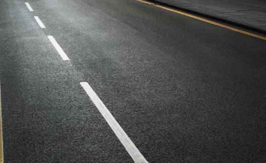 Jak oznakowanie poziome wpływa na estetykę garaży?