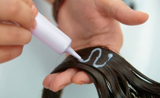 Jakie preparaty stosować, aby poprawić kondycję skóry głowy?