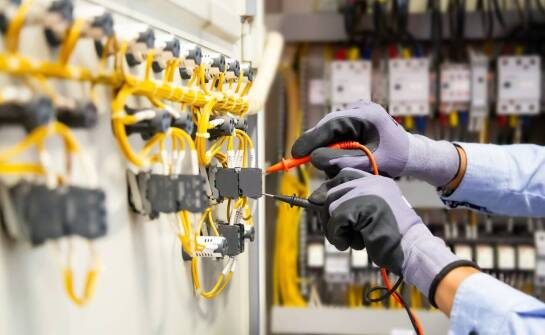 Znaczenie praktycznych ćwiczeń podczas szkoleń SEP dla elektryków