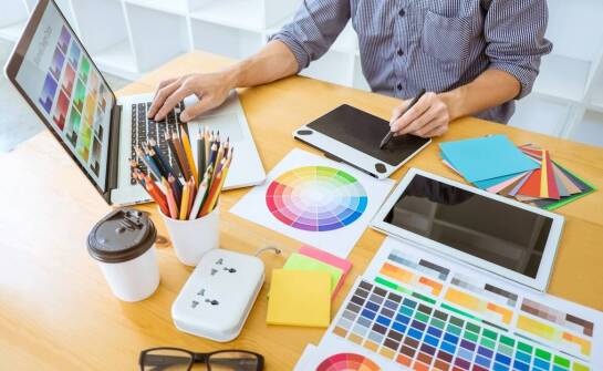 Zastosowanie naklejek w budowaniu rozpoznawalności marki