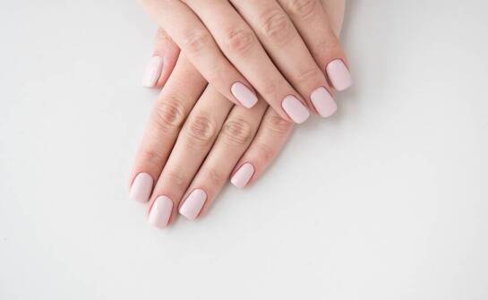Manicure hybrydowy a ochrona paznokci - o czym musisz pamiętać?