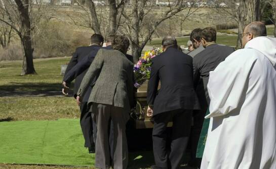 Usługi dodatkowe zakładu pogrzebowego przy organizacji ceremonii
