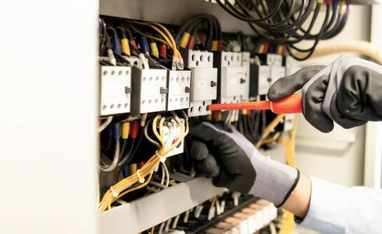 Jak często wykonuje się remonty instalacji elektrycznych?