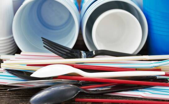 Rola naczyń jednorazowych plastikowych w minimalizacji strat żywności