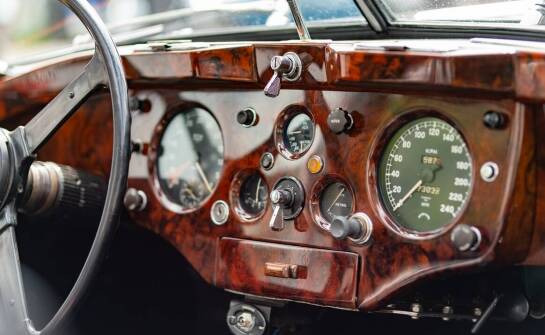 Historia motoryzacji na Śląsku - odkryj unikalne eksponaty w muzeum samochodów