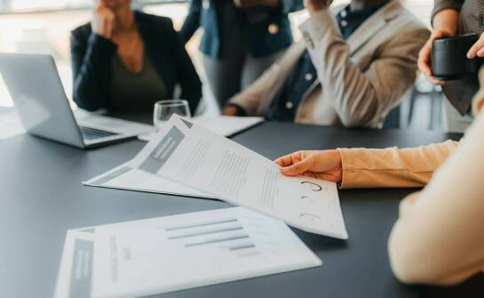 Jakie są kluczowe wymagania normy ISO 9001 dla usługodawców?