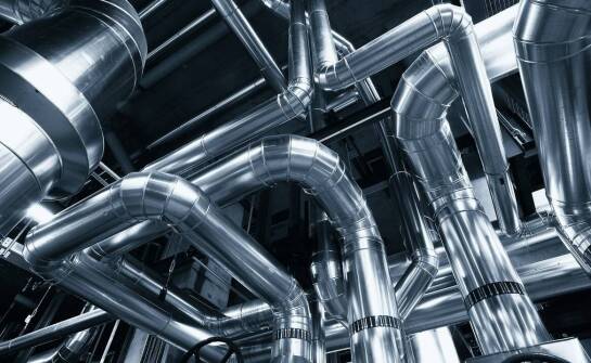 Obejmy do rur spustowych a ich wpływ na redukcję hałasu deszczowego