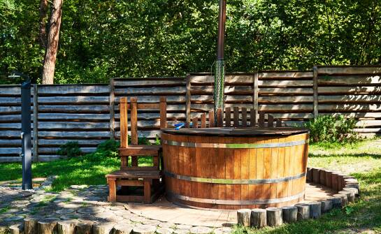 Der Vorteil eines Hottubs im Garten gegenüber traditionellen Pools – was sollte man wissen?