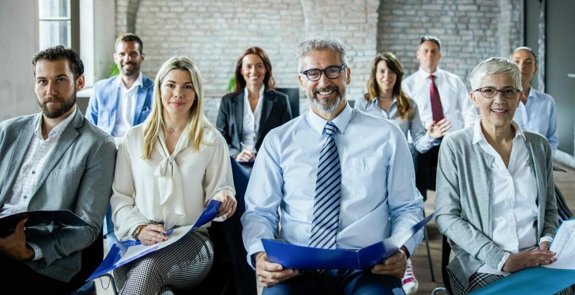 Tłumaczenia symultaniczne a różnice kulturowe – jak sobie radzić?