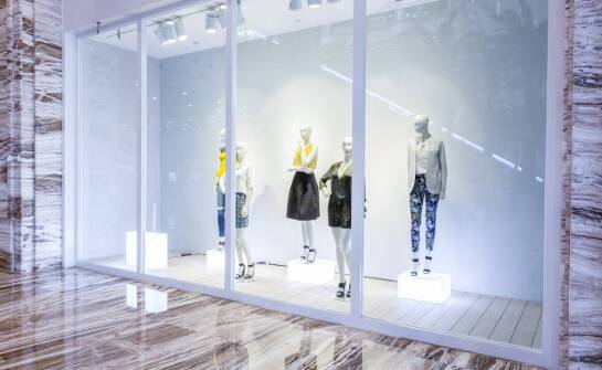 Panele szklane z grafiką – jak wprowadzić sztukę do codziennego życia?