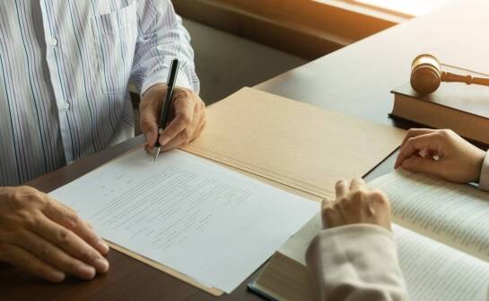 Jak adwokat wspiera klientów w podziale majątku spadkowego?