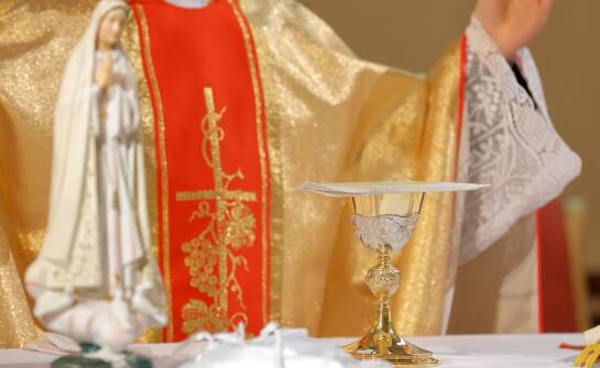 The Significance of Embroidery on Mitres: What You Need to Know