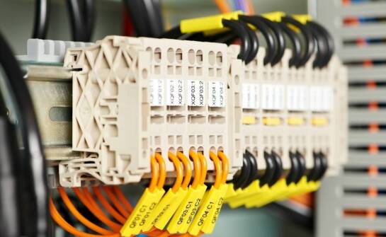 Elektrische Schaltanlagen: Auswahl der richtigen Komponenten für Ihren Betrieb