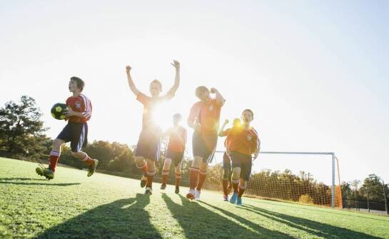 Imprezy firmowe: jakie atrakcje sportowe można włączyć w program?
