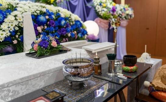 Wybór urny dla bliskiej osoby – porady ekspertów