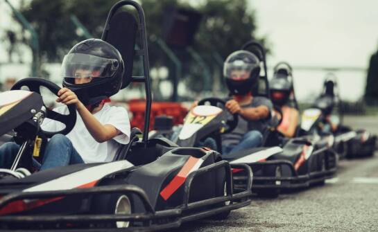 Jak bezpiecznie korzystać z gokartów podczas zawodów kartingowych?