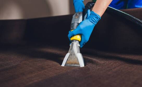 Karcher czyszczenie kanapy – jak usuwać plamy i nieprzyjemne zapachy?