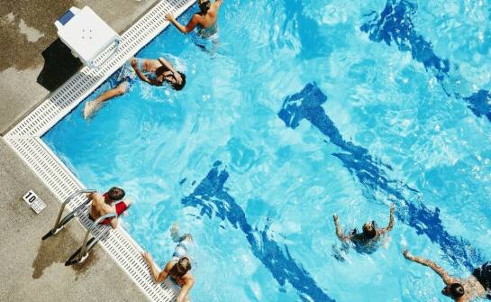 Aqua aerobic dla dorosłych – korzyści z uczestnictwa w zajęciach we Wrocławiu