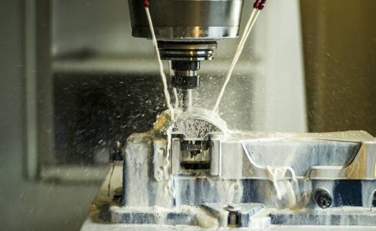 Dlaczego obróbka skrawaniem jest kluczowa w produkcji precyzyjnych narzędzi?