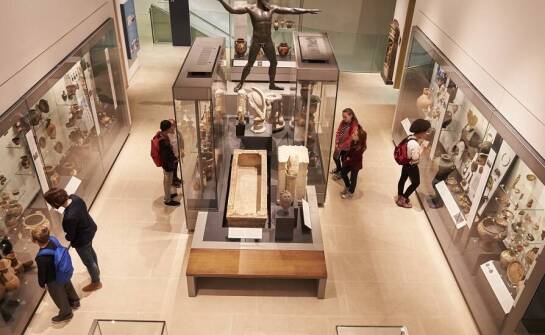 Jak toruńskie muzeum dostosowuje ofertę do różnych grup wiekowych?
