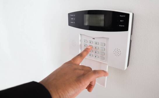 Techniczne aspekty montażu instalacji alarmowych w nowoczesnych budynkach