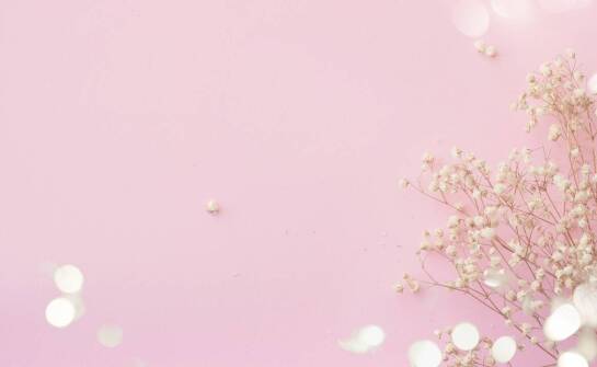 Welche romantischen Accessoires bereichern ein Geschenk zum Jubiläum?