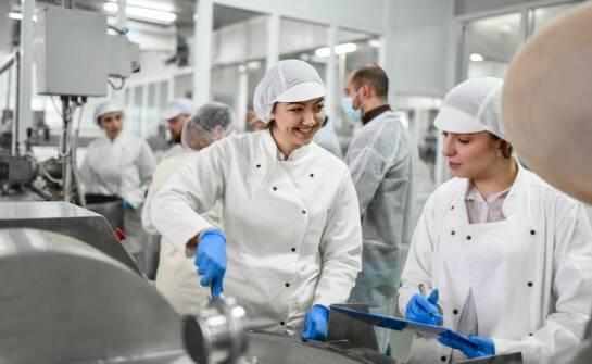 Wpływ szkoleń z produkcji lodów na satysfakcję klientów