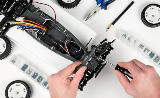 Zamek do drzwi harmonijkowych – jak wpływa na trwałość i niezawodność?