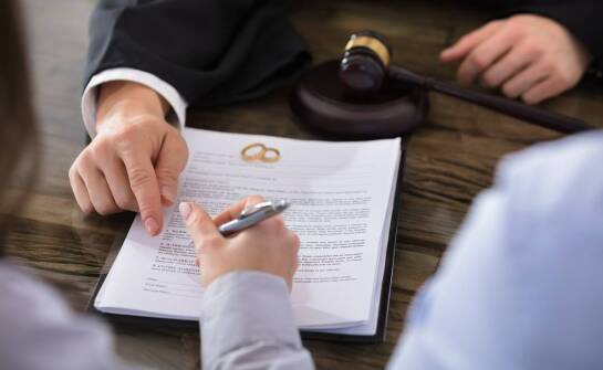 Wpływ rozwodu na obowiązek alimentacyjny – rola adwokata